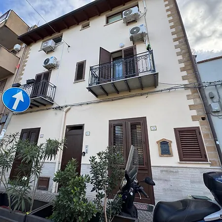 A Casa Di Ste - Vicino Aeroporto Falcone Borsellino Apartment *